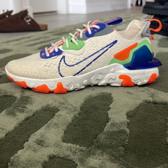 Nike React Vision // Women’s Size 9 - Picture 6 of 9